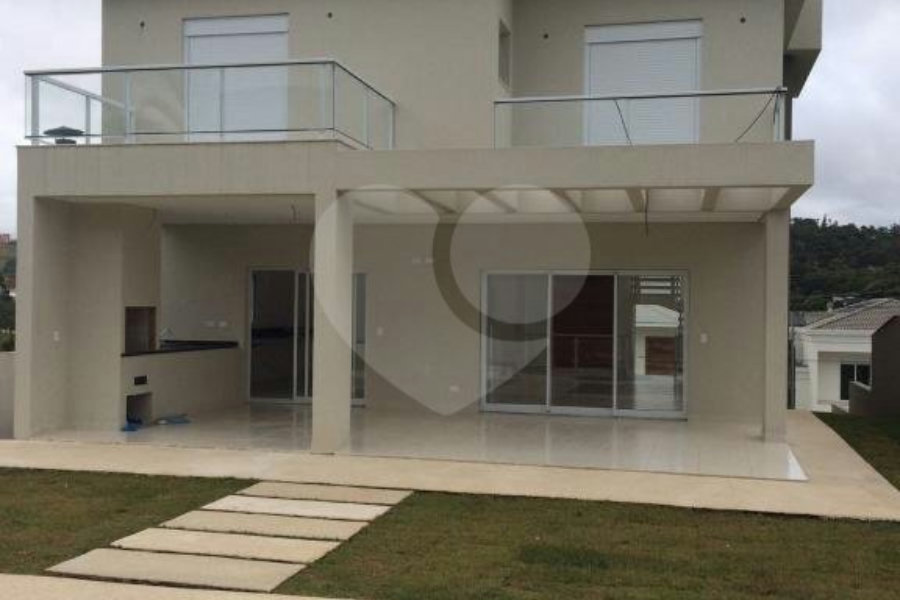 Casa à venda com 4 suítes no condomínio Santa Maria, Cotia - SP