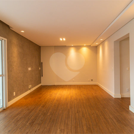 Apartamento à venda com 3 quartos, sendo 1 suíte,  em Chácara Santo Antônio, São Paulo, SP