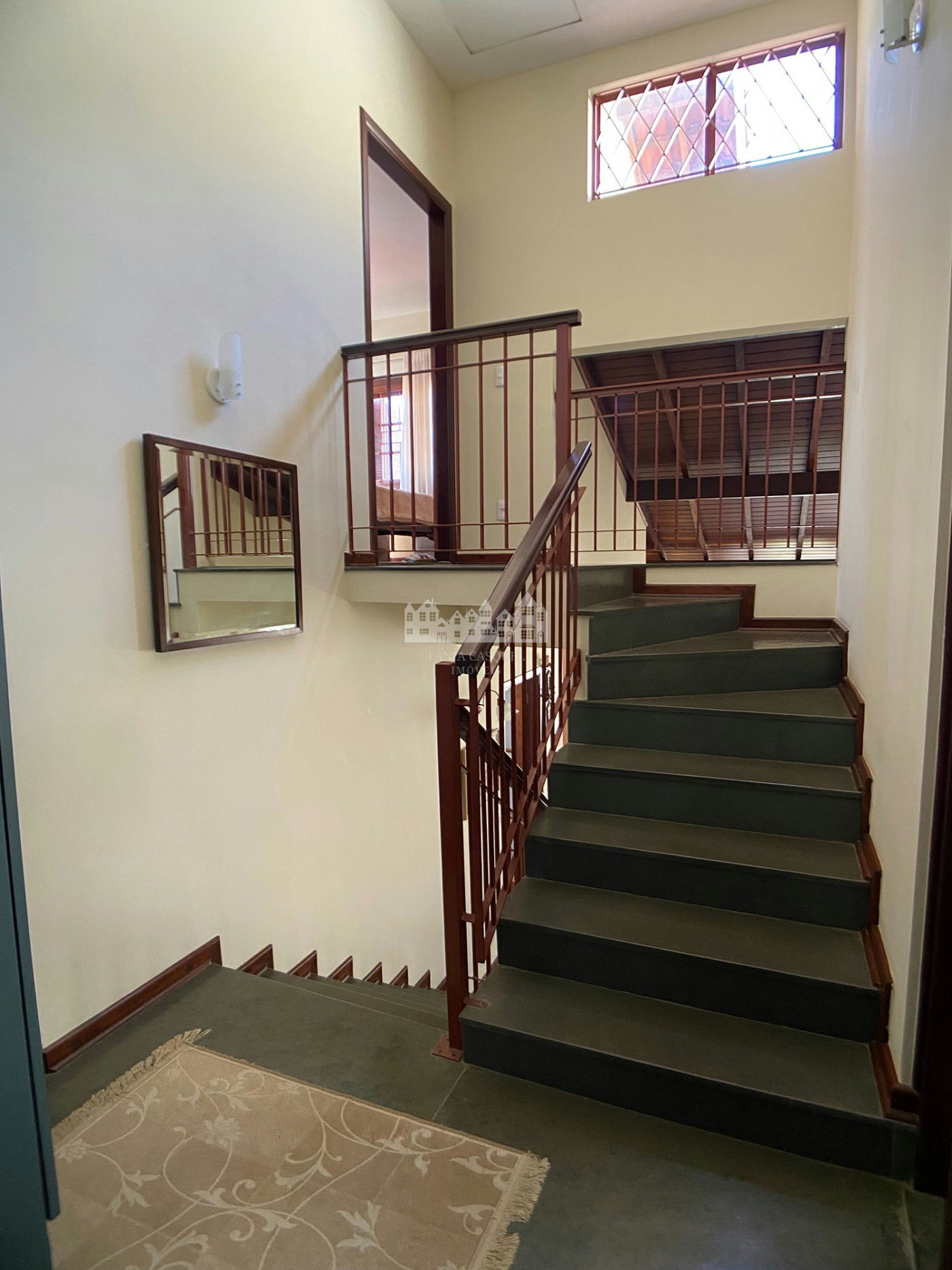 Casa à venda com 3 quartos, sendo 1 suíte, com vista deslumbrante em Recreio Maristela, Atibaia