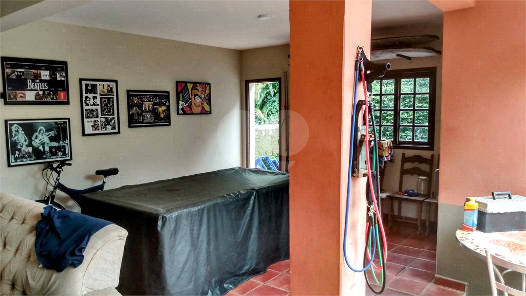 Casa à venda com 4 quartos, sendo 1 suíte, no condomínio Residencial Vale das Laranjeiras, Indaiatuba - SP