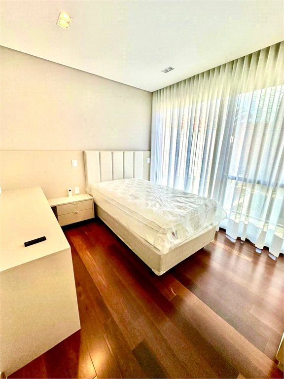 Casa à venda com 4 quartos, sendo 3 suítes, no condomínio Residencial Tivoli Park, Sorocaba - SP