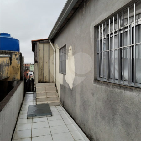 Sobrado à venda com 4 quartos em Vila Jurema, Ferraz de Vasconcelos, SP
