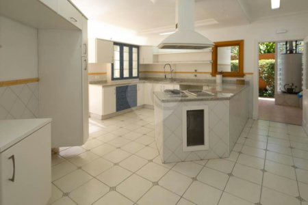 Casa à venda com 4 suítes no condomínio Jardim das Azaléias, São Paulo - SP