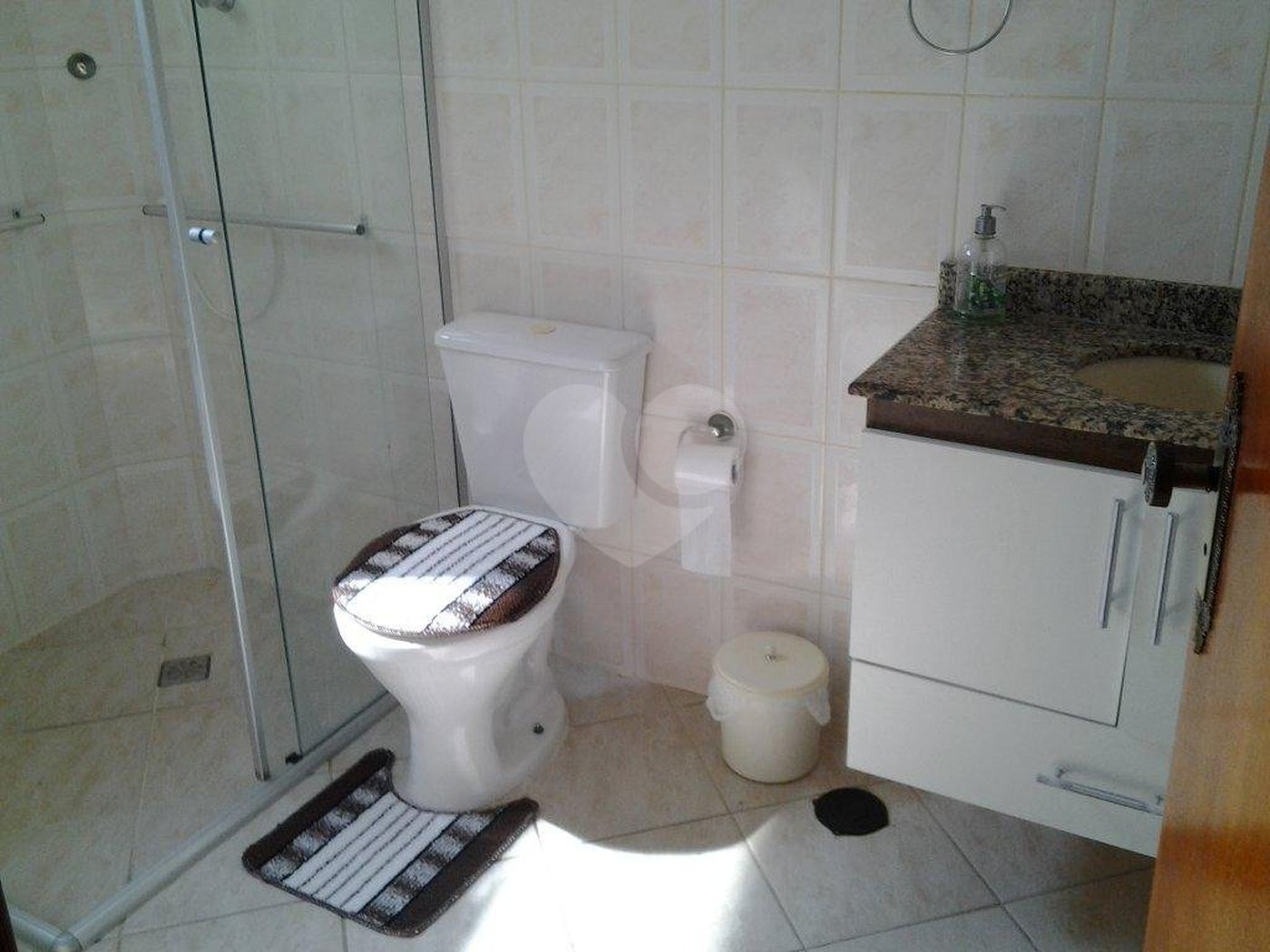 Apartamento à venda com 3 quartos, sendo 2 suítes, em Vila Tupi, Praia Grande, SP