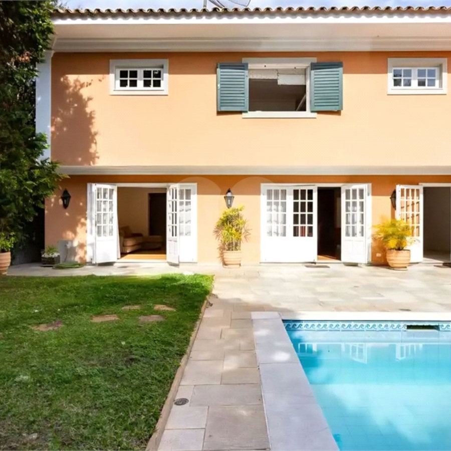 Casa à venda com 4 suítes em Jardim Leonor, São Paulo, SP