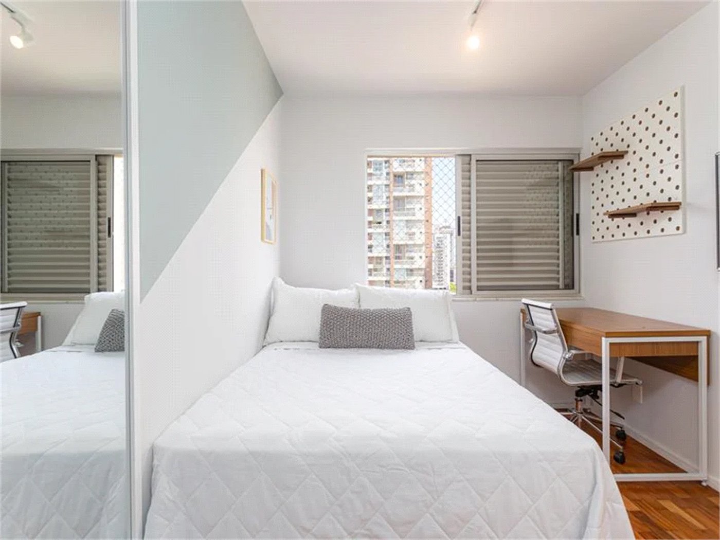 Apartamento à venda com 4 quartos, sendo 1 suíte, em Vila Cordeiro, São Paulo, SP