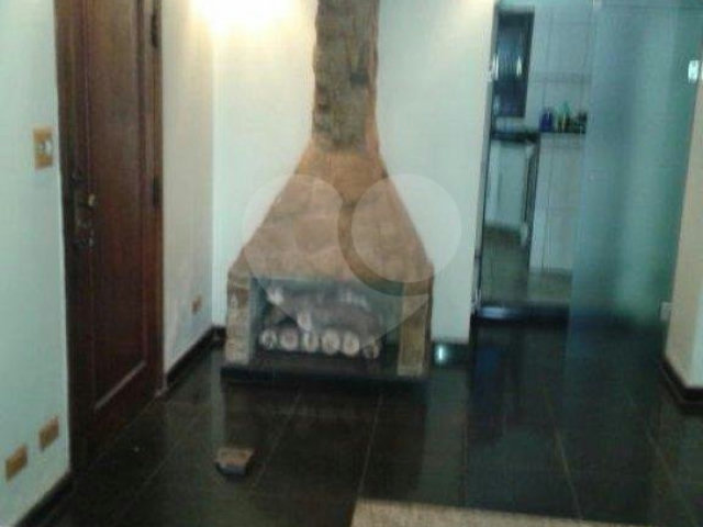 Sobrado à venda com 3 suítes em Vila Nivi, São Paulo, SP