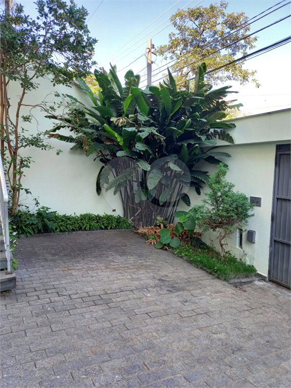 Sobrado à venda com 5 quartos, sendo 2 suítes,  em Tremembé, São Paulo, SP