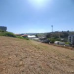 Terreno em Atibaia com 195 metros, pronto para construir, ao lado de supermercado e diversos comércios