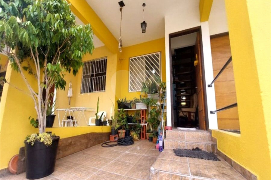 Sobrado a venda em Condominio fechado 80m 02 dormitórios 01 vaga