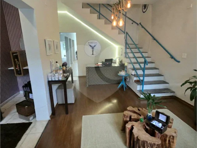 Sobrado à venda com 3 quartos, sendo 1 suíte,  em Chácara Santo Antônio, São Paulo, SP