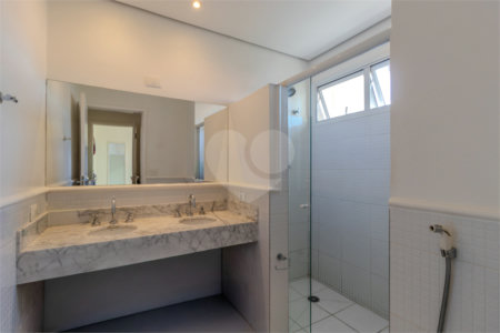 Sobrado à venda com 3 quartos, sendo 1 suíte, em Alto da Boa Vista, São Paulo, SP