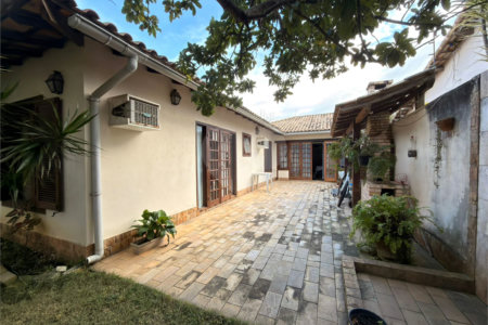 Casa à venda com 3 suítes em Portinho, Cabo Frio, RJ