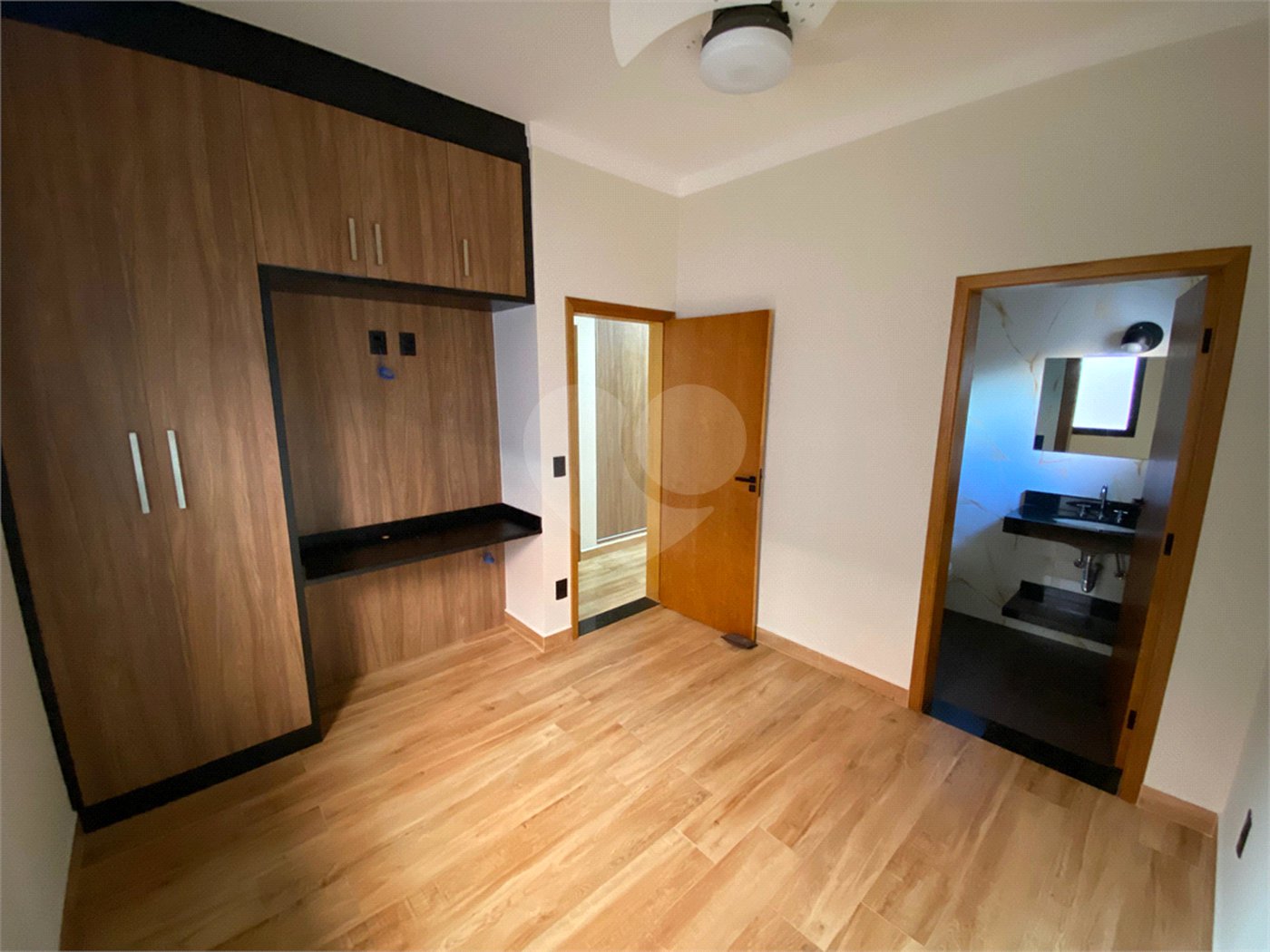 Casa à venda com 3 suítes no condomínio Lagos D Icaraí, Salto - SP