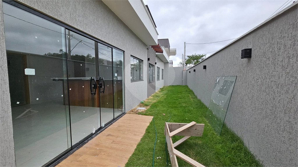 Casa à venda com 3 quartos, sendo 1 suíte, no condomínio Grand Park, Rio de Janeiro - RJ