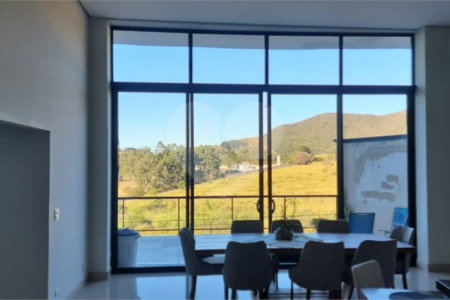 Casa à venda com 4 suítes no condomínio Osato, Atibaia - SP