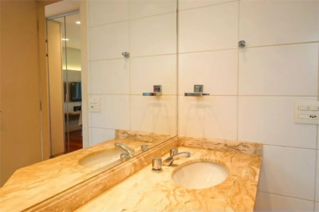 Apartamento à venda com 3 suítes em Real Parque, São Paulo, SP