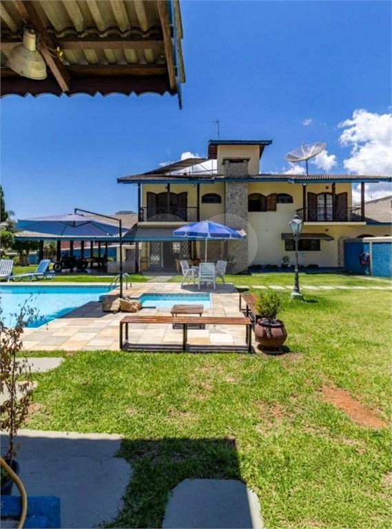 Casa com 6 Quartos e 8 banheiros à Venda, 1500 m² de Terreno em Atibaia/SP