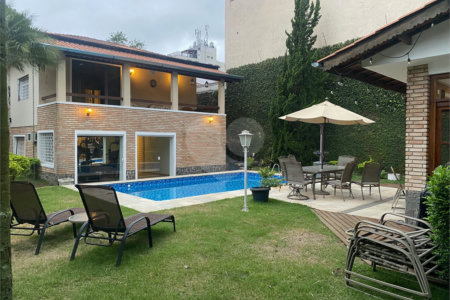 Casa à venda com 4 suítes em Granja Julieta, São Paulo, SP