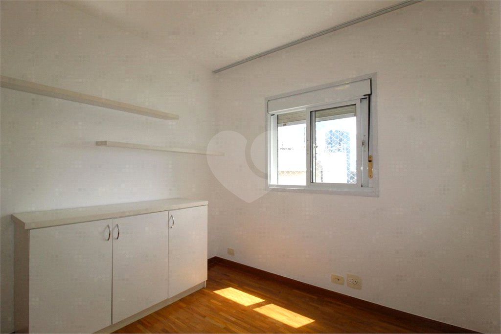 Apartamento à venda com 3 quartos, sendo 1 suíte,  em Vila Olímpia, São Paulo, SP