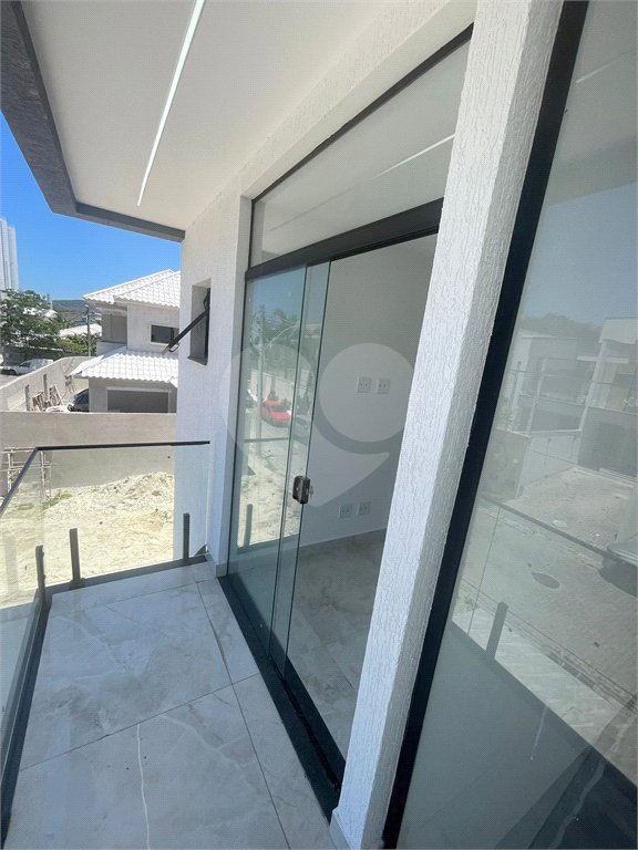 Casa à venda com 3 quartos, sendo 2 suítes, no condomínio Grand Park, Rio de Janeiro - RJ