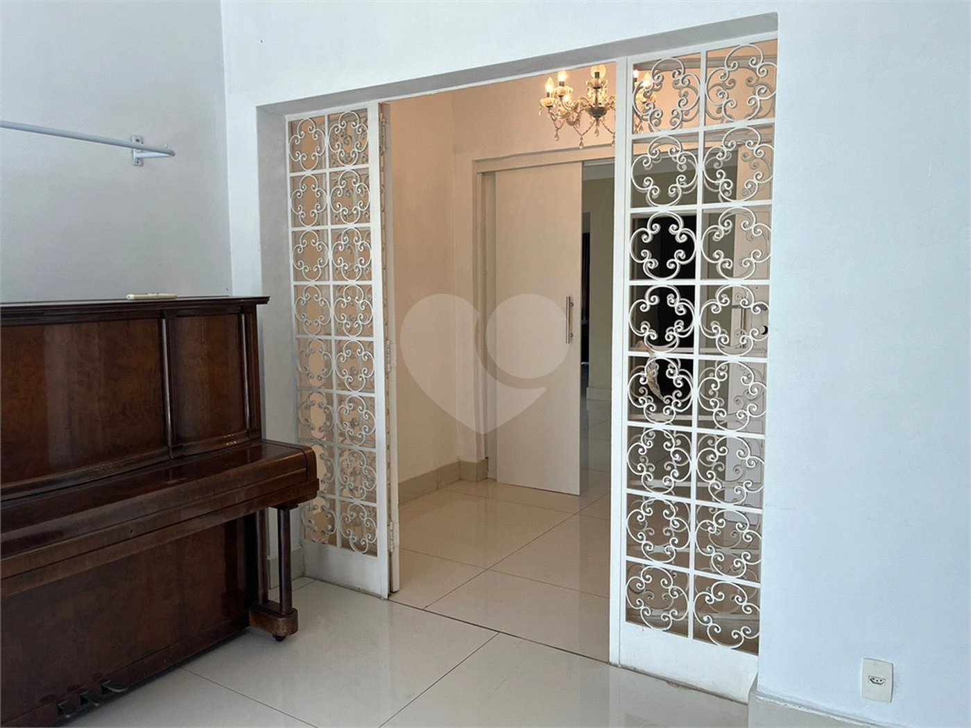 Casa à venda com 4 quartos, sendo 1 suíte, em Jardim São Bento, São Paulo, SP