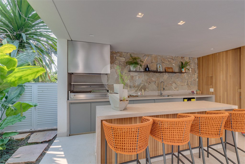 Casa à venda com 3 suítes no condomínio Residencial Canumã, São Paulo - SP