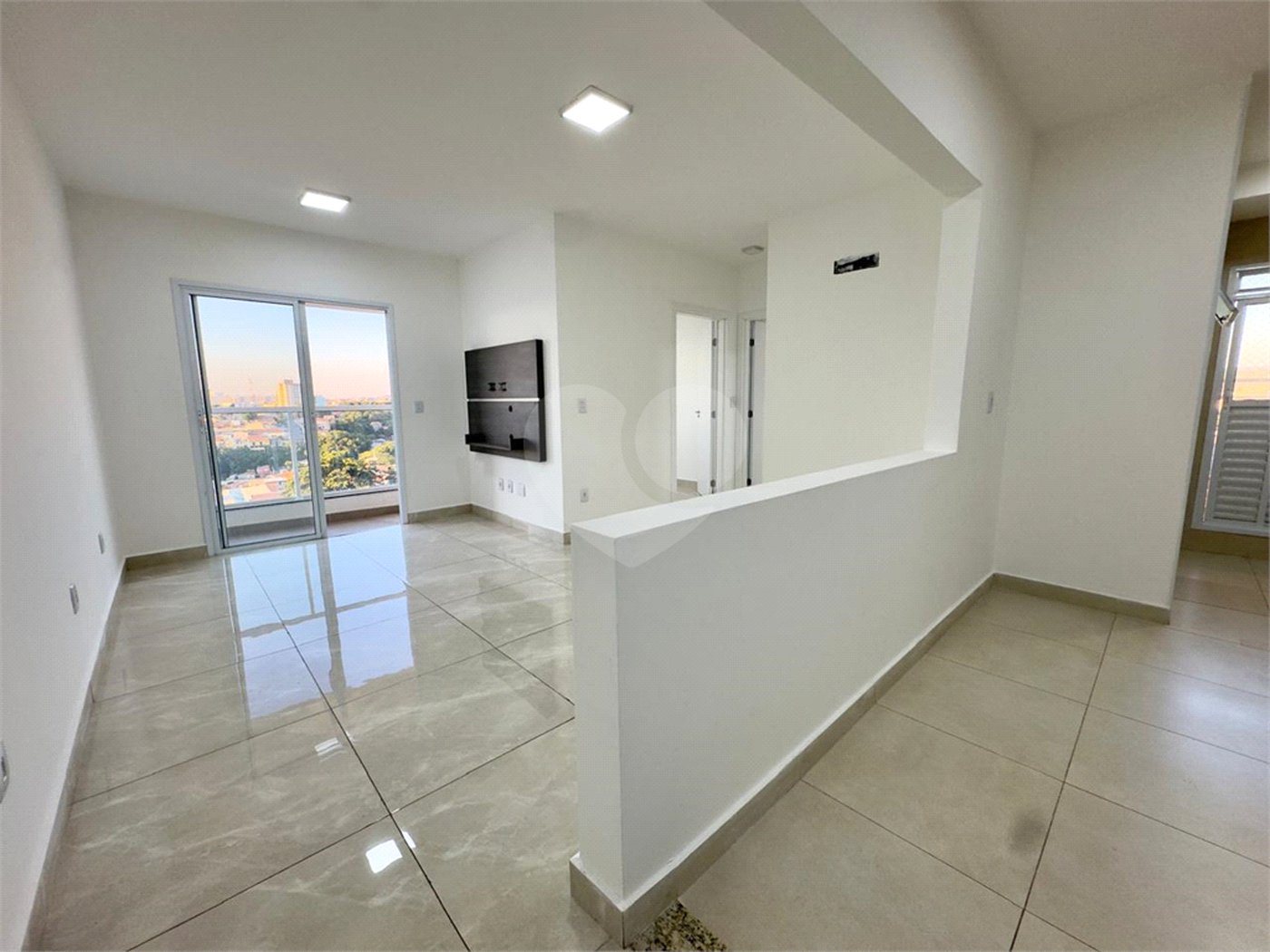 Apartamento para alugar com 2 quartos, sendo 1 suíte, em Vila Hortência, Sorocaba, SP