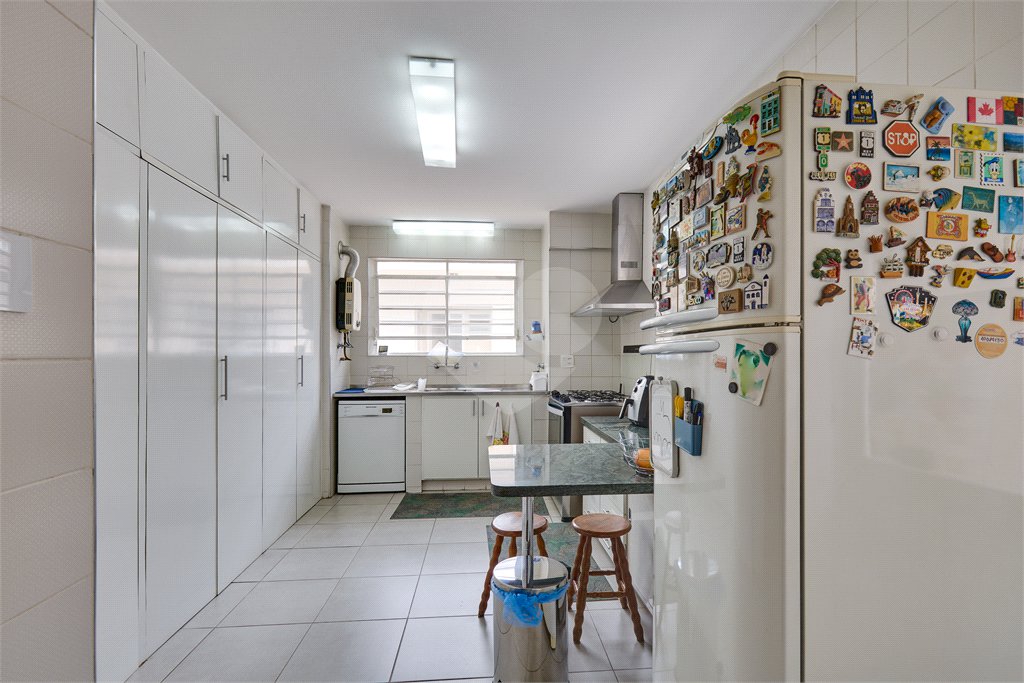 Sobrado à venda com 4 quartos, sendo 1 suíte, em Granja Julieta, São Paulo, SP