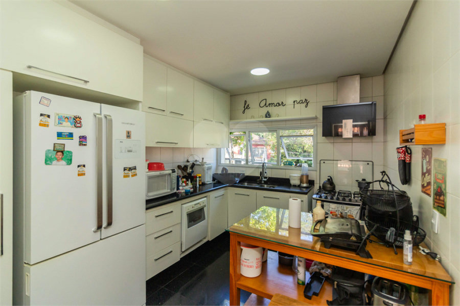Casa à venda com 4 quartos, sendo 2 suítes, no condomínio Domus, São Paulo - SP