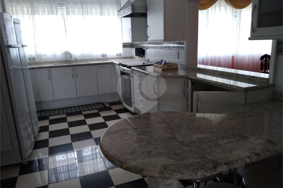 Sobrado à venda com 4 quartos, sendo 2 suítes, em Serra da Cantareira, Mairiporã, SP