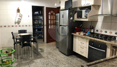 Sobrado à venda com 3 suítes em Vila Vermelha, São Paulo, SP