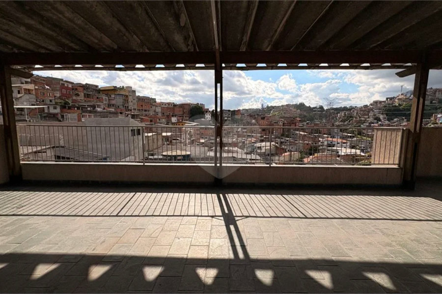: Sobrado Amplo com Salão Comercial na Brasilândia – Pronto para o seu Negócio!