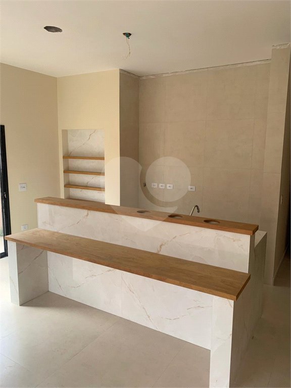 Casa à venda com 3 suítes em Vila Petrópolis, Atibaia, SP