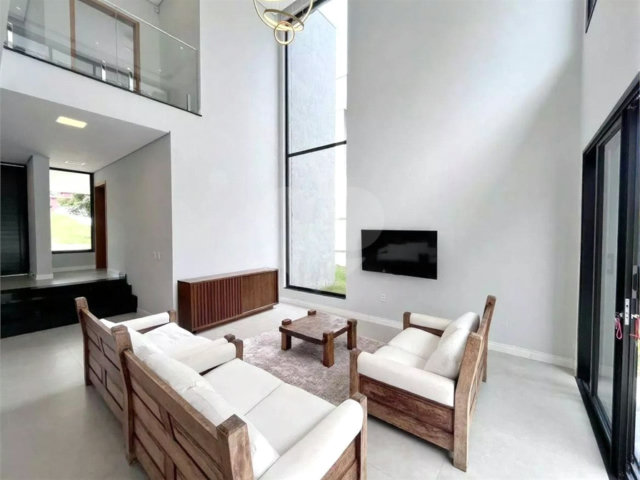 Casa à venda com 3 suítes no condomínio Ninho Verde II, Pardinho - SP