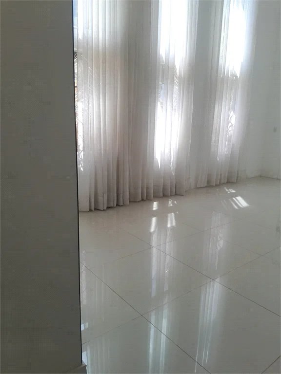 Casa à venda ou para alugar com 4 suítes em Chácaras São Carlos, Cotia, SP