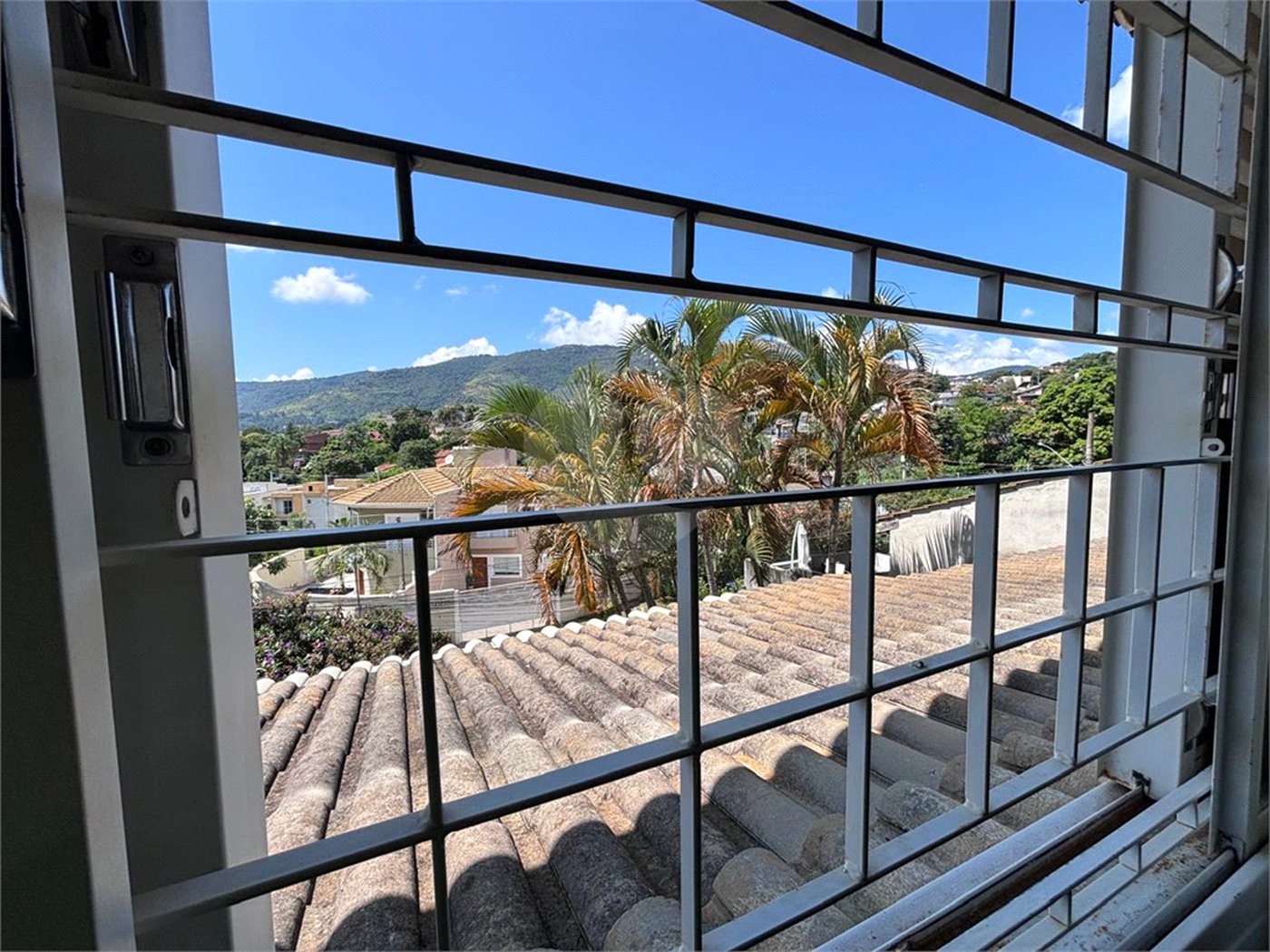 Casa à venda com 5 quartos, sendo 2 suítes,  em Jardim Maristela, Atibaia, SP