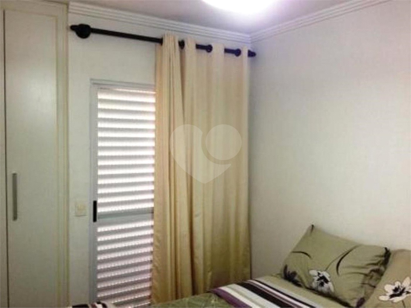 Casa à venda com 3 quartos, sendo 1 suíte, no condomínio Residencial Água Fria, São Paulo - SP