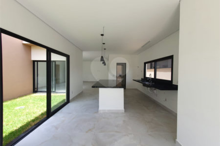 Casa à venda com 3 suítes no condomínio Via Castelli, Louveira - SP