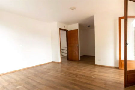 Casa à venda com 4 quartos, sendo 1 suíte,  em Vila Tiradentes, São Paulo, SP