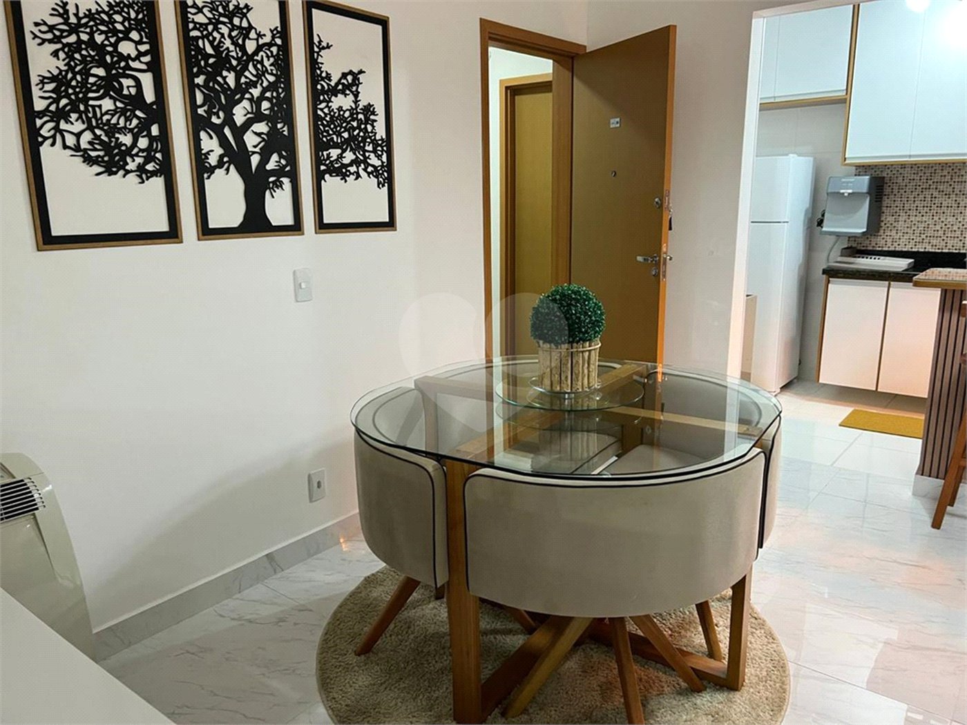 Apartamento à venda com 2 quartos, sendo 1 suíte, no Centro, Mongaguá, SP