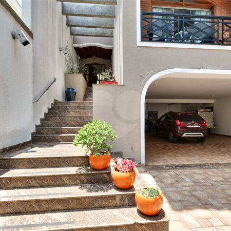 Casa à venda com 5 quartos, sendo 4 suítes, em Alto da Boa Vista, São Paulo, SP