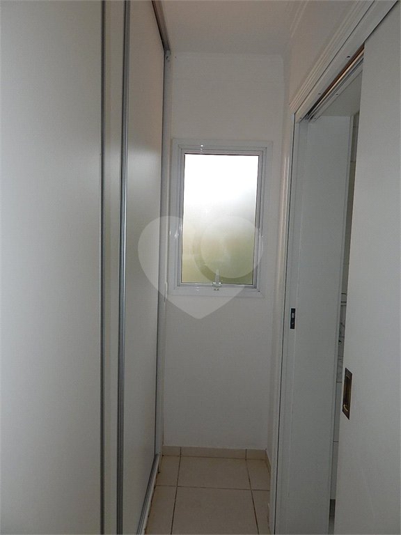 Casa à venda com 3 suítes no condomínio Recanto dos Paturis, Vinhedo - SP