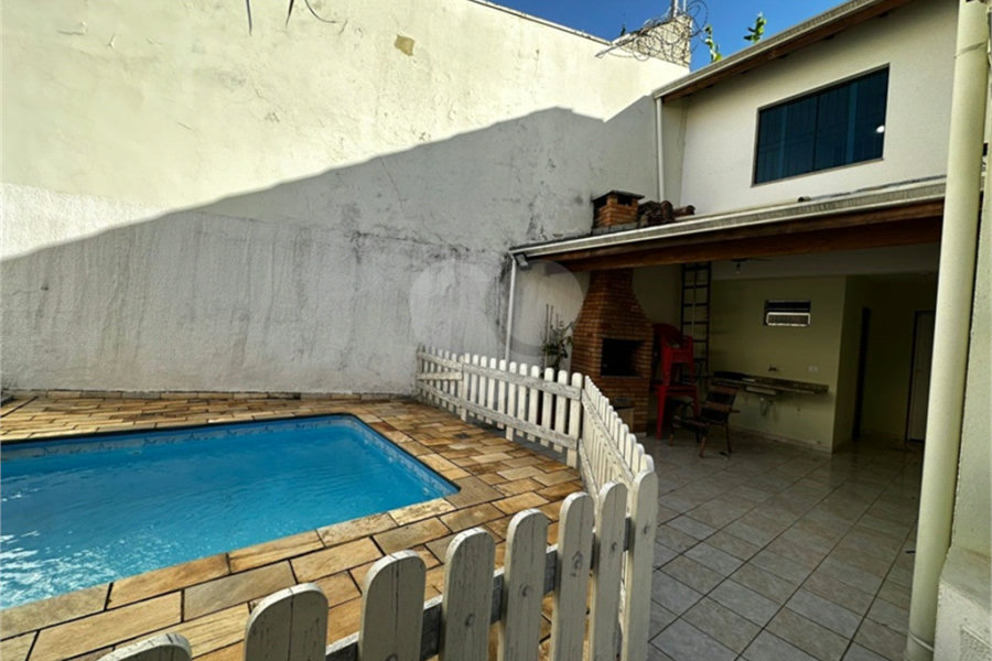 Casa à venda com 3 quartos, sendo 1 suíte, no condomínio Residencial Jardim das Palmas, São Paulo - SP