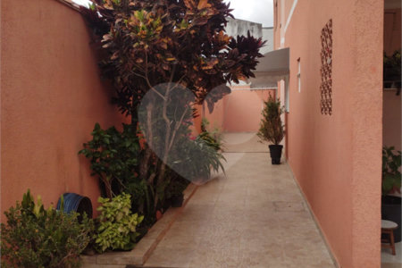 Sobrado à venda com 2 quartos, sendo 1 suíte, em Jardim Márcia, Suzano, SP
