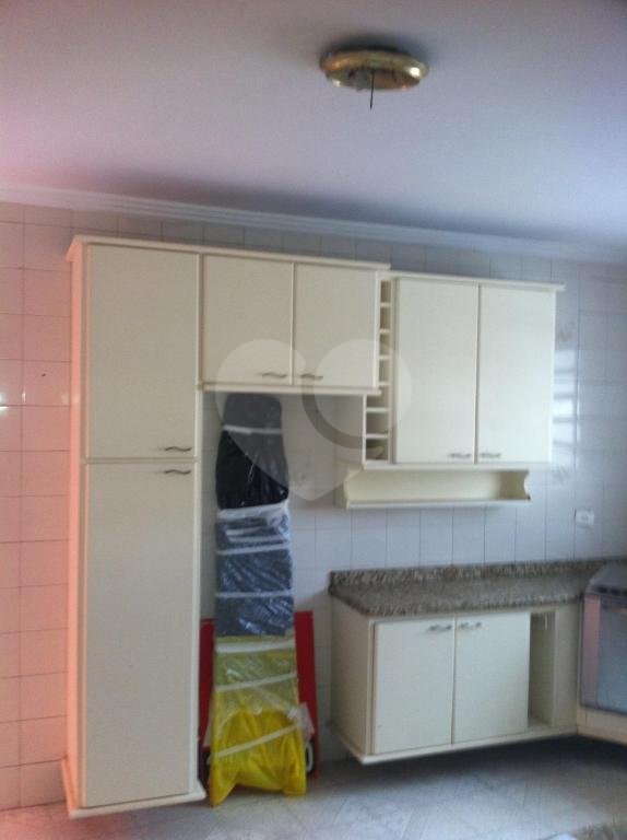 Sobrado à venda com 3 quartos, sendo 1 suíte, em Chora Menino, São Paulo, SP