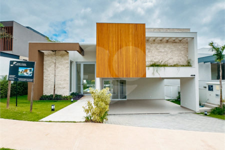 Casa à venda com 4 suítes no condomínio Villa dos Pinheiros, Indaiatuba - SP