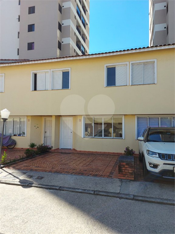 Casa à venda com 3 quartos, sendo 1 suíte, no condomínio Vila das Macieiras, São Paulo - SP