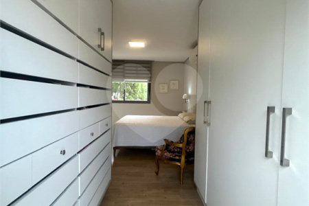 Casa à venda com 3 suítes no condomínio Braziliana, Valinhos - SP