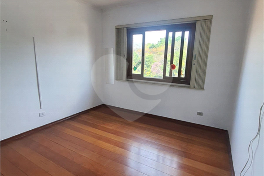 Sobrado à venda com 4 quartos, sendo 1 suíte, em Vila Pereira Barreto, São Paulo, SP